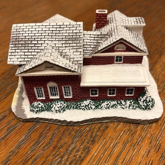 Norman Rockwell “The Bank” the sixth issue in Rockwell’s main street collection - Picture 6 of 8